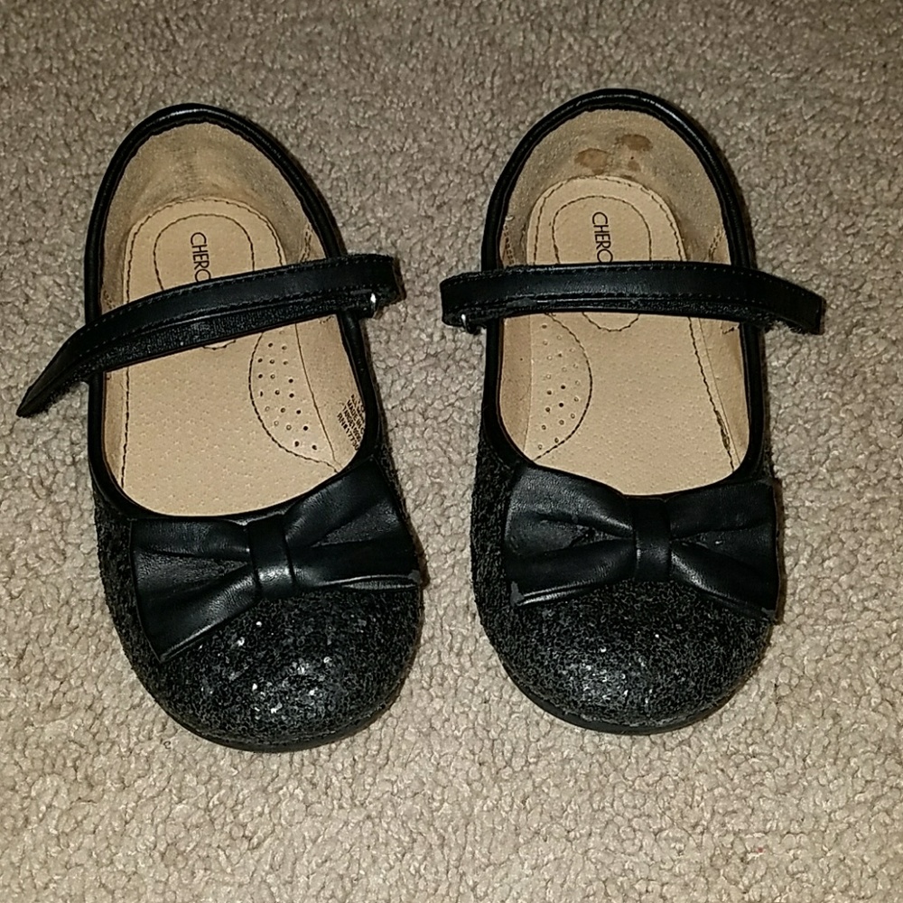 Toddler girl's glittery shoes